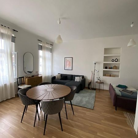 Roomy Apartment Close To Palmovka Prague Exterior photo