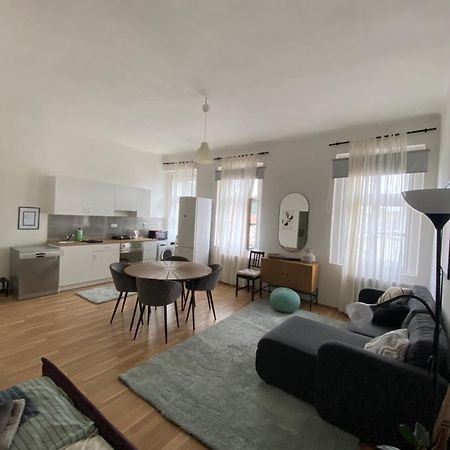 Roomy Apartment Close To Palmovka Prague Exterior photo