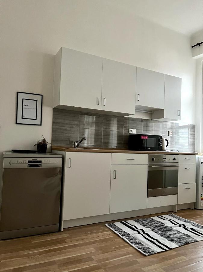 Roomy Apartment Close To Palmovka Prague Exterior photo
