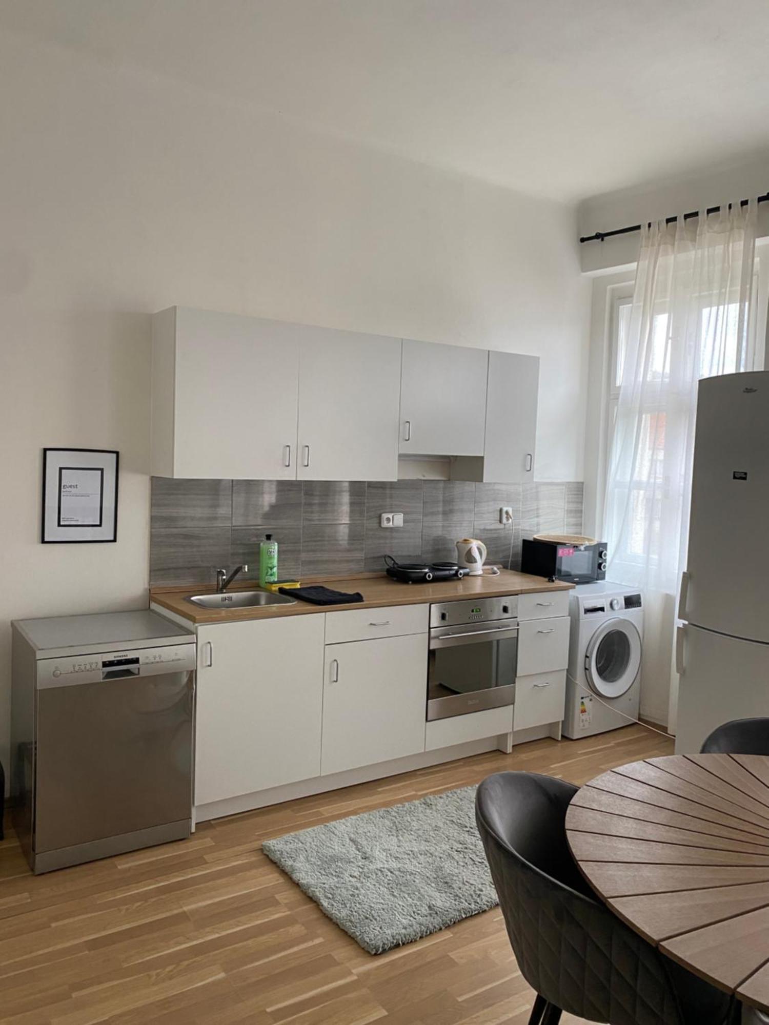 Roomy Apartment Close To Palmovka Prague Exterior photo